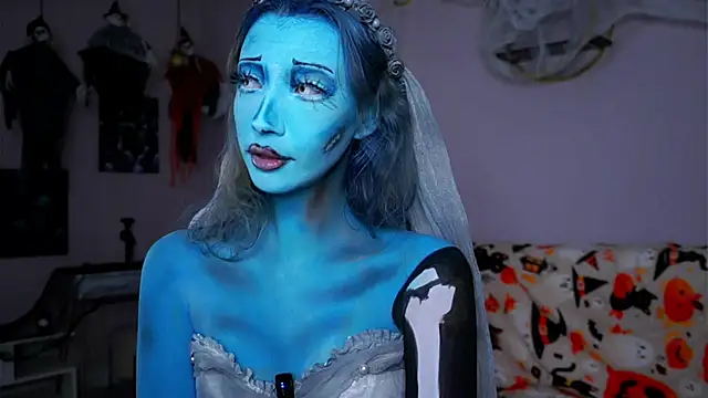 SunnivaCovil online show from 10/31/25, 04:14