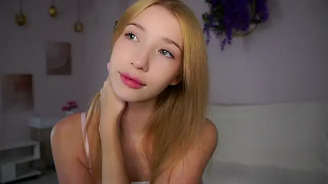 SunnivaCovil online show from 12/15/25, 02:56