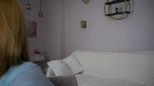 SunnivaCovil online show from 12/05/25, 02:59