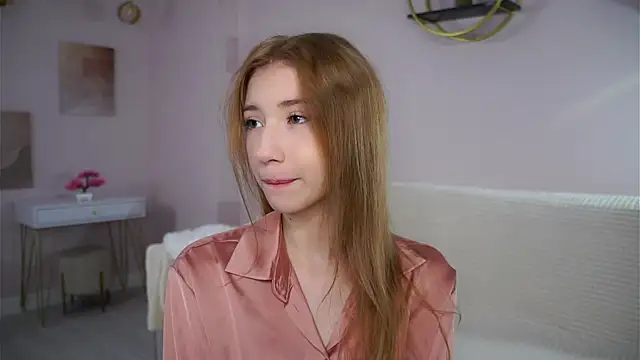 SunnivaCovil online show from 09/25/25, 02:12