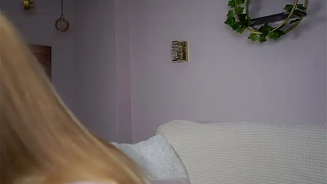 SunnivaCovil online show from 10/19/25, 01:36