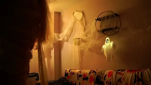 SunnivaCovil online show from 10/29/25, 02:38