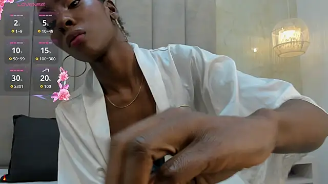 Snapshot of AnnyCampbell chatting on 06/13/26, 03:37 AnnyCampbell online show from 06/13/26, 03:37