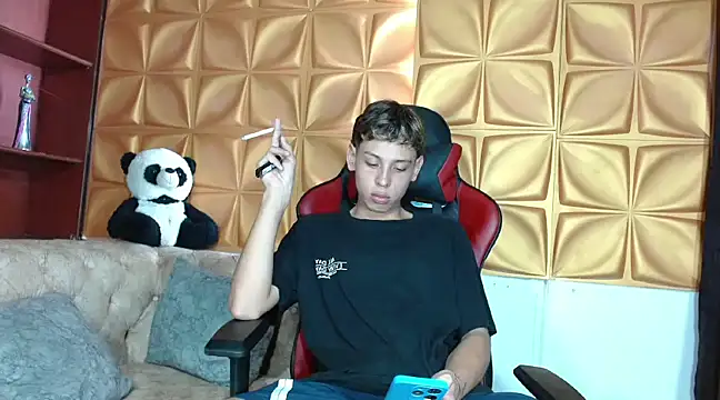 Snapshot of Noahoconor chatting on 02/19/25, 08:20 Noahoconor online show from 02/19/25, 08:20