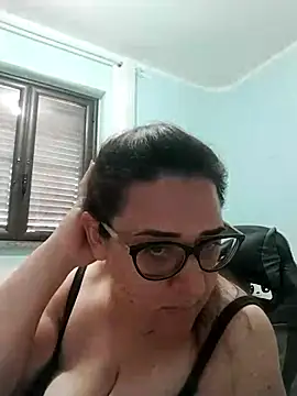 Snapshot of Dolcecurvy chatting on 06/20/26, 02:00 Dolcecurvy online show from 06/20/26, 02:00
