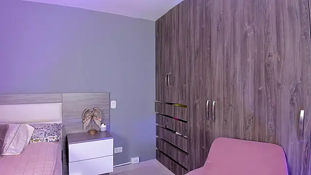 Ashly hills online show from 10/17/25, 03:43