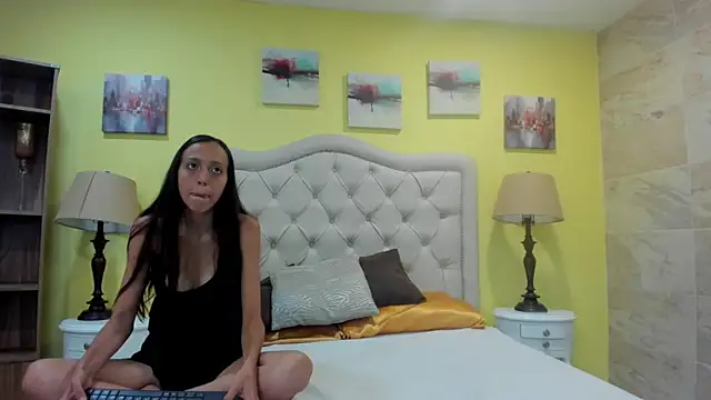 Snapshot of emily_x_charly chatting on 03/18/25, 07:33 emily x charly online show from 03/18/25, 07:33