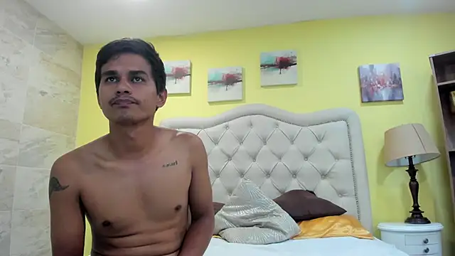 Snapshot of emily_x_charly chatting on 02/28/25, 11:12 emily x charly online show from 02/28/25, 11:12