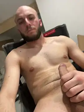 Snapshot of Mab380 chatting on 02/20/25, 06:24 Mab380 online show from 02/20/25, 06:24