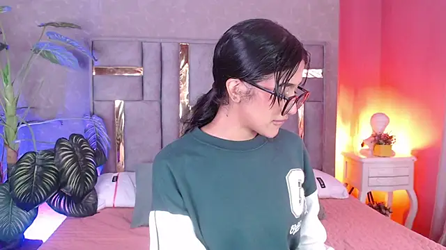 Snapshot of Tyla_Ks chatting on 11/04/25, 07:39 Tyla Ks online show from 11/04/25, 07:39