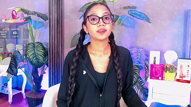 Snapshot of Tyla_Ks chatting on 12/04/25, 07:35 Tyla Ks online show from 12/04/25, 07:35