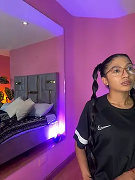 Snapshot of Tyla_Ks chatting on 03/19/25, 07:27 Tyla Ks online show from 03/19/25, 07:27