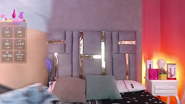 Snapshot of Tyla_Ks chatting on 11/15/25, 08:02 Tyla Ks online show from 11/15/25, 08:02