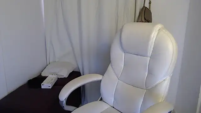 Mature 2025 online show from 10/05/25, 11:23