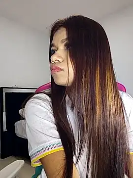 Snapshot of sophia_ramirez12 chatting on 06/05/26, 10:15 sophia ramirez12 online show from 06/05/26, 10:15