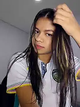 Snapshot of sophia_ramirez12 chatting on 12/17/25, 09:31 sophia ramirez12 online show from 12/17/25, 09:31