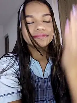 Snapshot of sophia_ramirez12 chatting on 11/28/25, 09:26 sophia ramirez12 online show from 11/28/25, 09:26