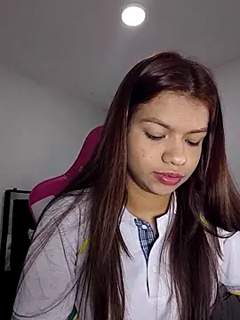 Snapshot of sophia_ramirez12 chatting on 04/17/26, 12:02 sophia ramirez12 online show from 04/17/26, 12:02
