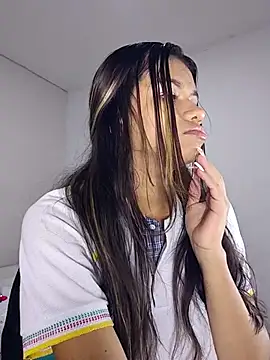 Snapshot of sophia_ramirez12 chatting on 12/18/25, 09:51 sophia ramirez12 online show from 12/18/25, 09:51