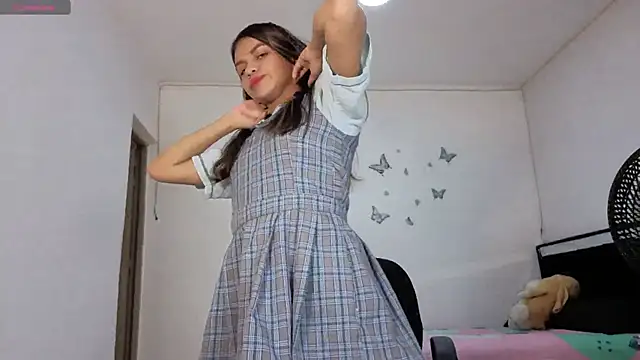 Snapshot of sophia_ramirez12 chatting on 09/25/25, 10:05 sophia ramirez12 online show from 09/25/25, 10:05