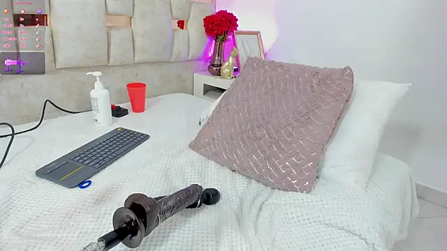 cutie sarax1 online show from 10/04/25, 12:12