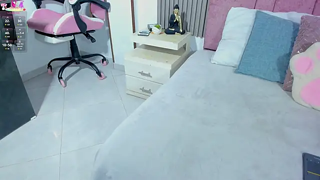 cutie sarax1 online show from 11/26/25, 01:00