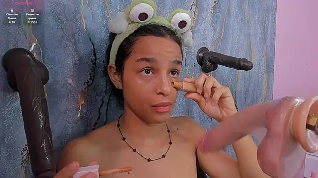 honey sofii  online show from 09/24/25, 12:00