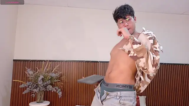 Raiden  Boy online show from 03/04/25, 10:16