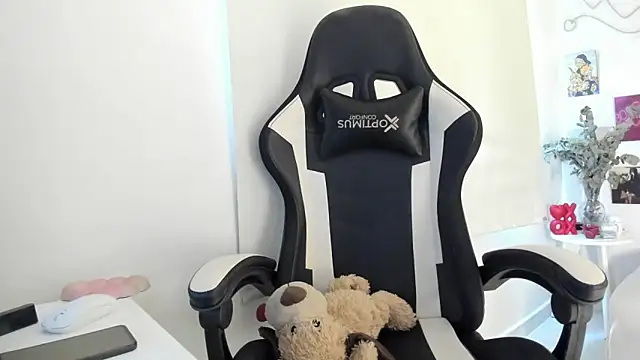 agaataa  online show from 01/31/26, 08:51