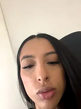 Snapshot of agaataa_ chatting on 11/21/25, 12:53 agaataa online show from 11/21/25, 12:53