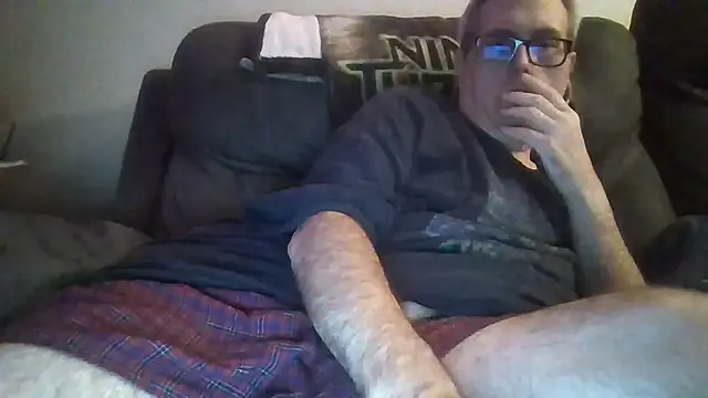 Snapshot of Smallone327 chatting on 09/27/25, 04:07 Smallone327 online show from 09/27/25, 04:07