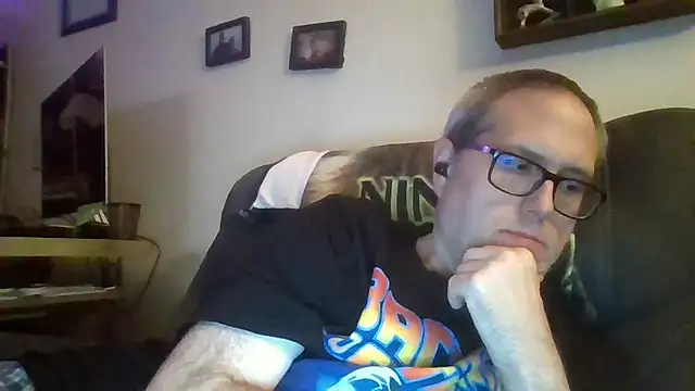 Snapshot of Smallone327 chatting on 09/21/25, 03:55 Smallone327 online show from 09/21/25, 03:55
