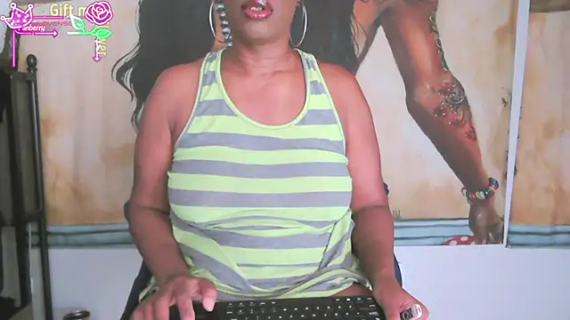 Snapshot of Queenanitadix chatting on 05/15/26, 05:00 Queenanitadix online show from 05/15/26, 05:00
