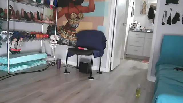 Queenanitadix online show from 10/15/25, 06:16