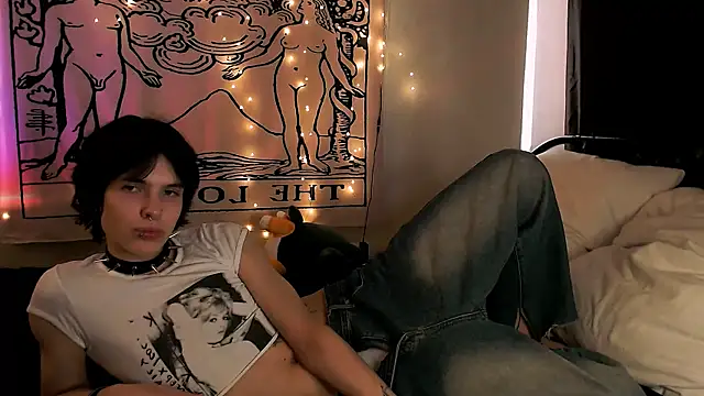 Snapshot of timi-moon chatting on 03/16/25, 01:06 timi-moon online show from 03/16/25, 01:06