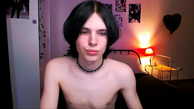 Snapshot of timi-moon chatting on 09/21/25, 12:43 timi-moon online show from 09/21/25, 12:43