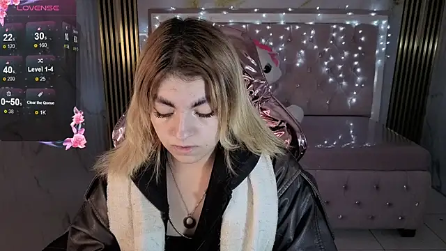 lili conor s online show from 11/18/25, 03:10