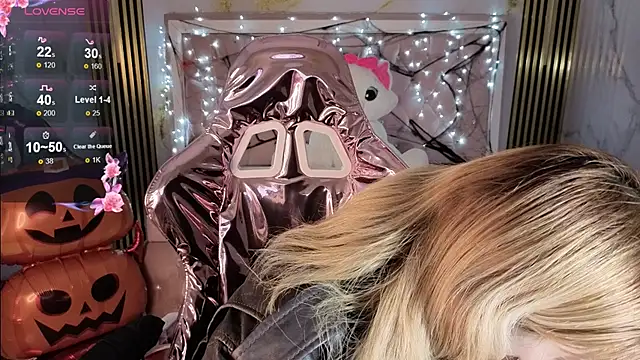 lili conor s online show from 10/18/25, 04:25