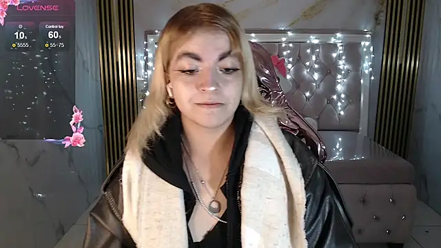 lili conor s online show from 10/01/25, 03:44