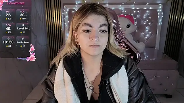 lili conor s online show from 11/02/25, 03:44