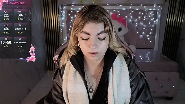 lili conor s online show from 11/07/25, 03:22