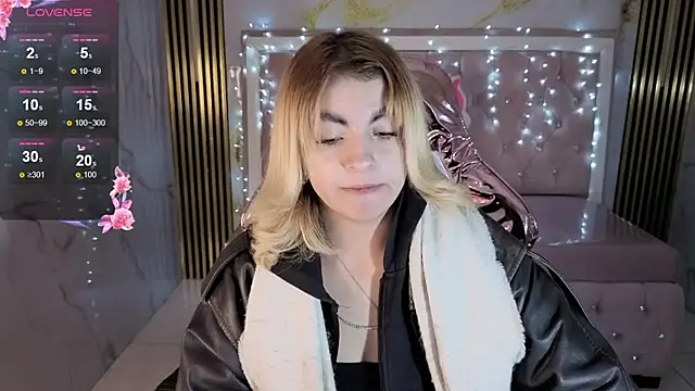 lili conor s online show from 11/11/25, 03:23