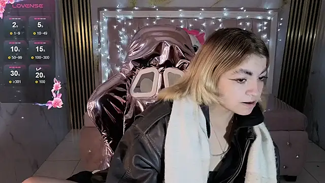 lili conor s online show from 11/06/25, 03:21