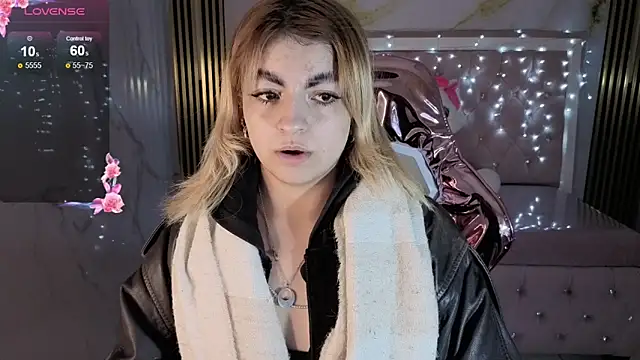 lili conor s online show from 11/08/25, 03:10