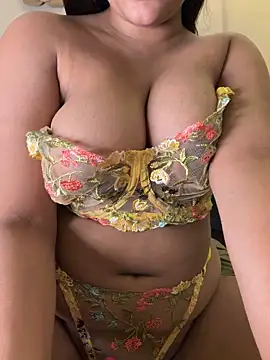 Snapshot of isha_sassy chatting on 03/21/26, 04:55 isha sassy online show from 03/21/26, 04:55