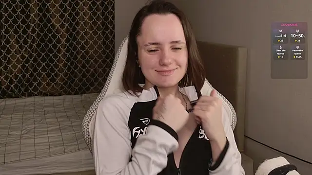 Luna Loveee online show from 11/02/25, 03:55