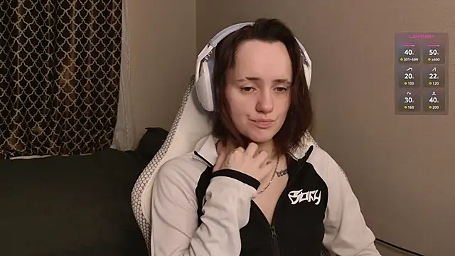 Luna Loveee online show from 11/28/25, 04:12