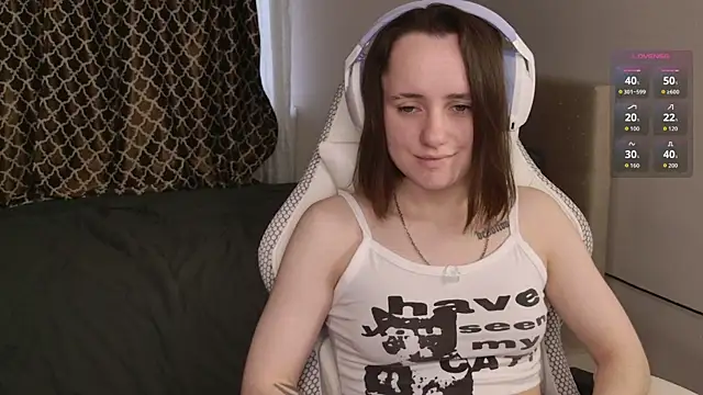 Luna Loveee online show from 10/17/25, 05:00