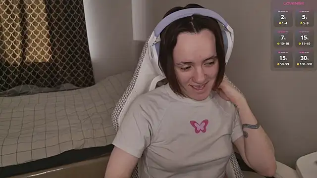 Luna Loveee online show from 04/15/26, 04:29