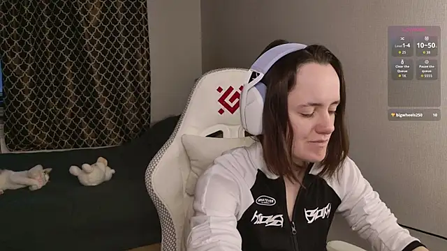 Luna Loveee online show from 10/26/25, 03:51